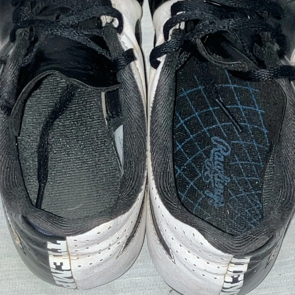 Nike boys/ girls Tiempo soccer shoes / Cleats - some STAINS but good condition - Picture 8 of 16